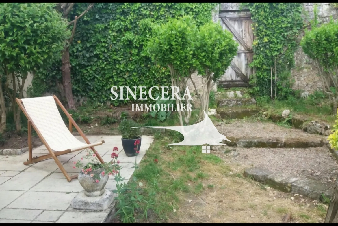 Maison de ville de 90m² à Ribérac avec jardin et commodités proches 