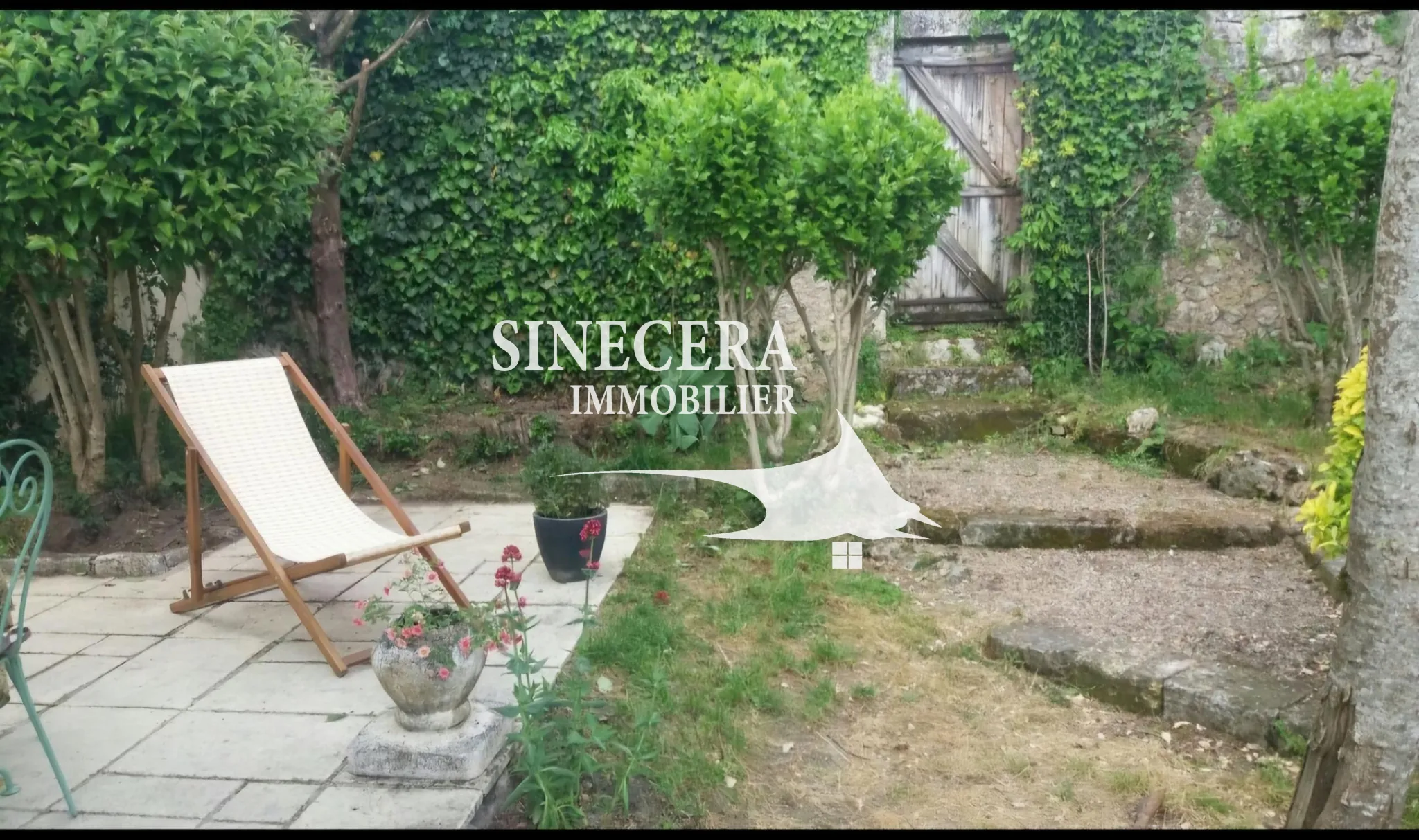 Maison de ville de 90m² à Ribérac avec jardin et commodités proches 