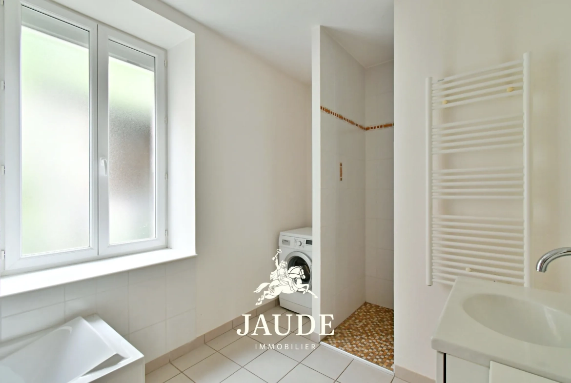 Maison de caractère rénovée à Durtol de 156 m² avec dépendances 