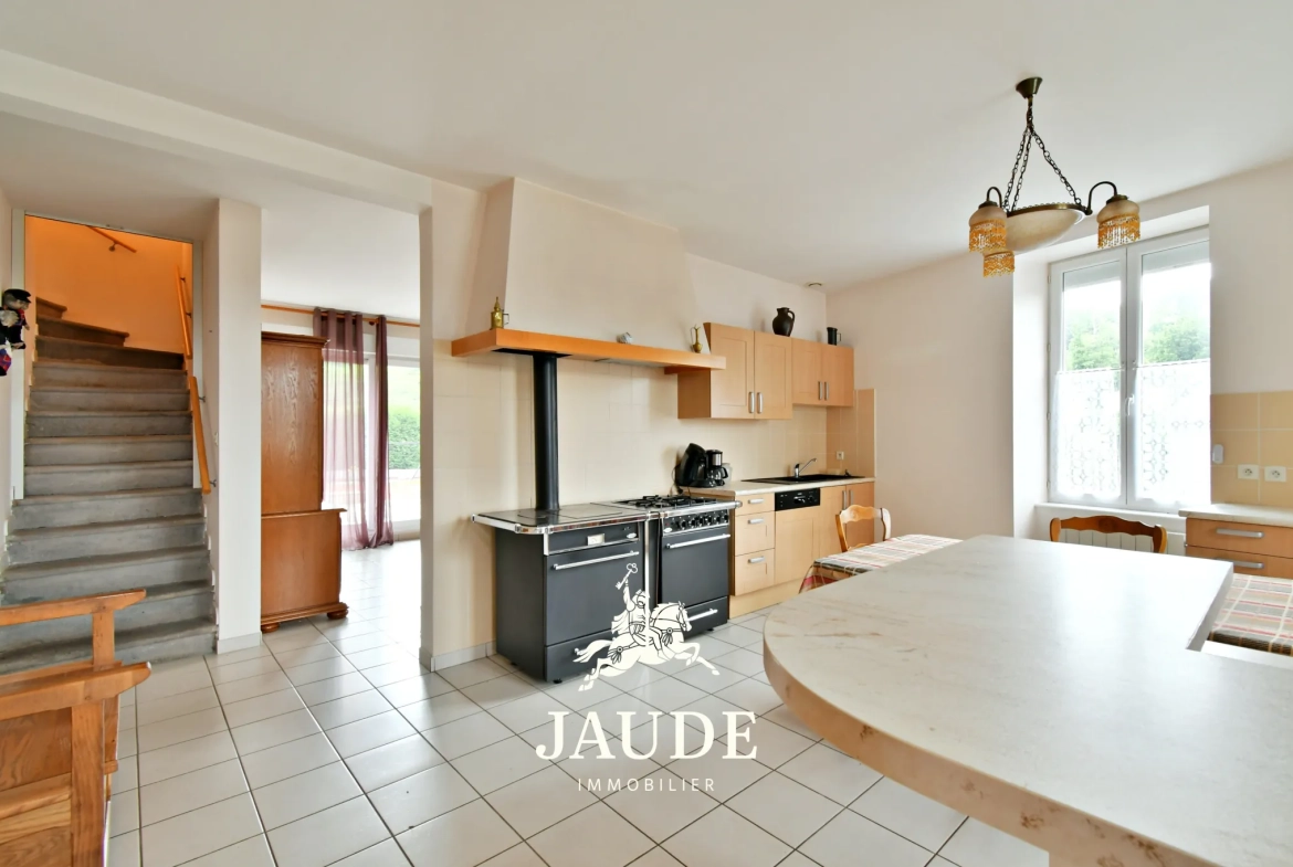 Maison de caractère rénovée à Durtol de 156 m² avec dépendances 