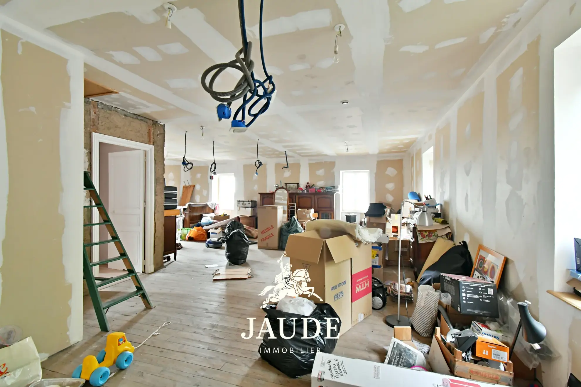 Maison de caractère rénovée à Durtol de 156 m² avec dépendances 
