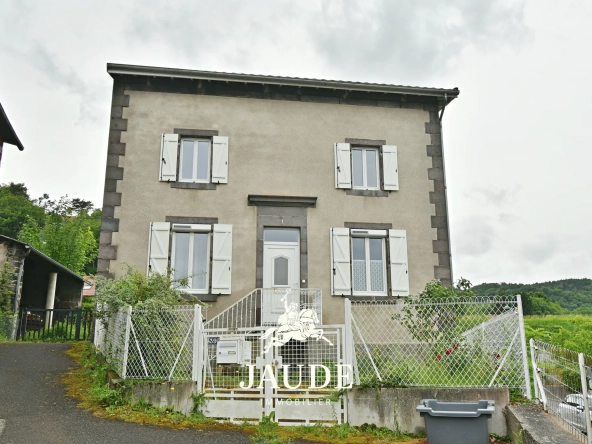 Maison de caractère rénovée à Durtol de 156 m² avec dépendances