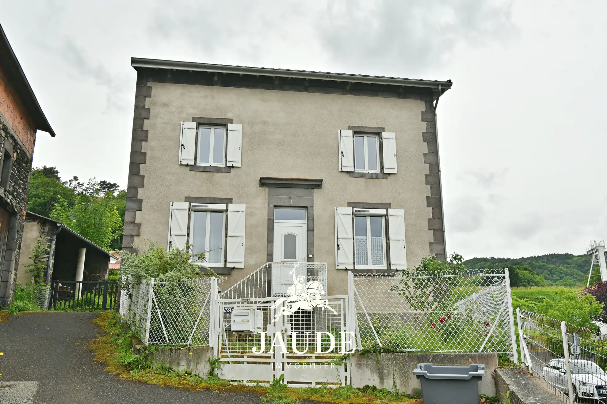 Maison de caractère rénovée à Durtol de 156 m² avec dépendances 