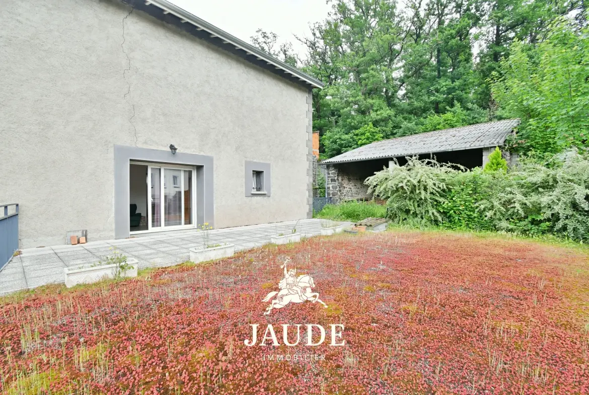 Maison de caractère rénovée à Durtol de 156 m² avec dépendances 