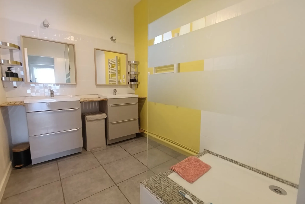 Appartement lumineux de 4 pièces avec cave et possibilité terrasse à Vichy 