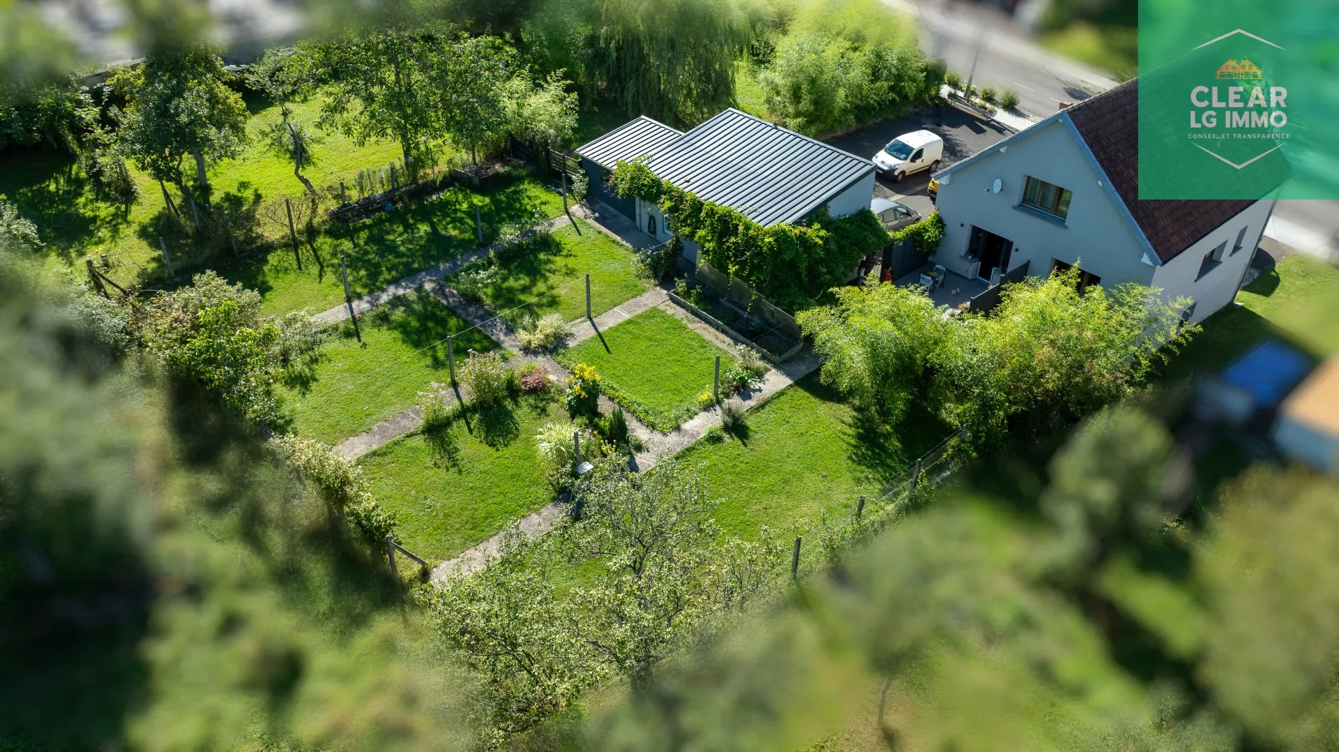 Maison 140 m² à Farébersviller avec terrasse, grands garages et jardin 