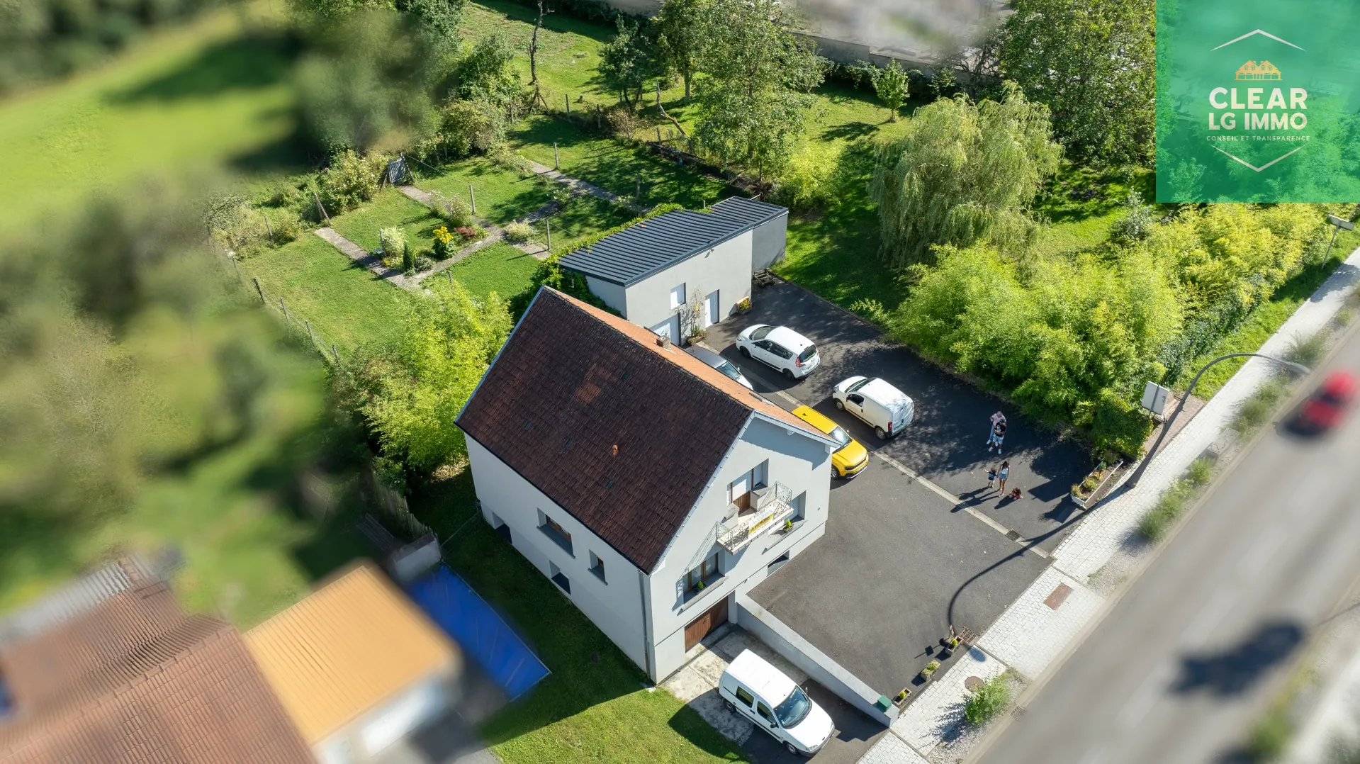 Maison 140 m² à Farébersviller avec terrasse, grands garages et jardin 