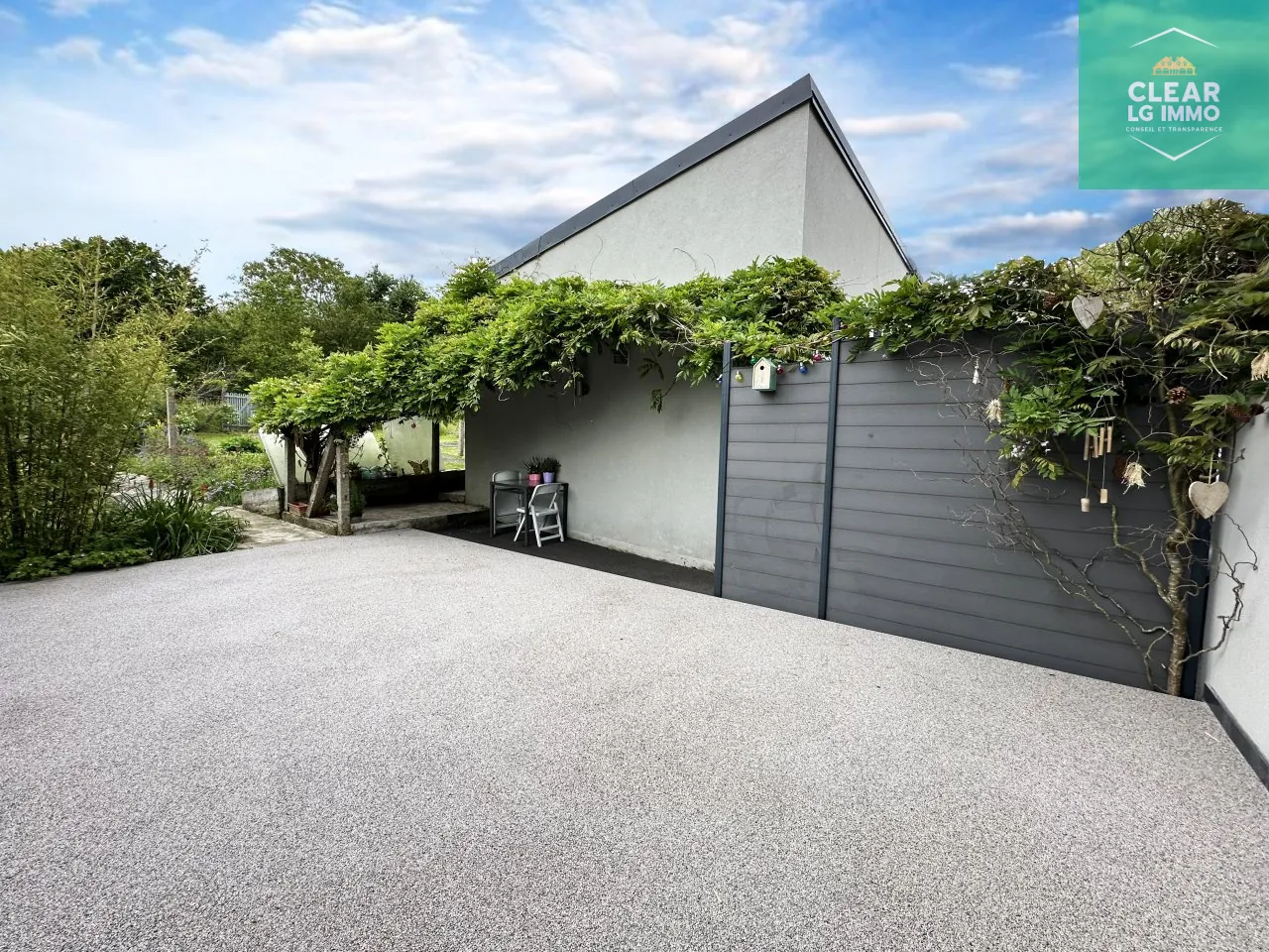 Maison 140 m² à Farébersviller avec terrasse, grands garages et jardin 