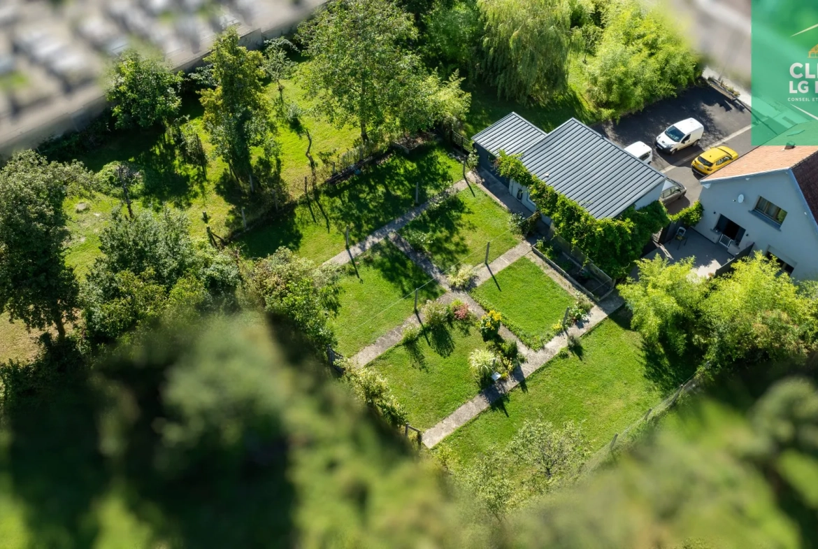Maison 140 m² à Farébersviller avec terrasse, grands garages et jardin 