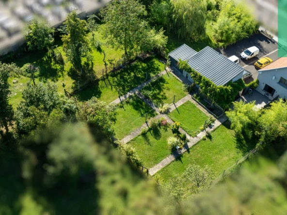 Maison 140 m² à Farébersviller avec terrasse, grands garages et jardin 