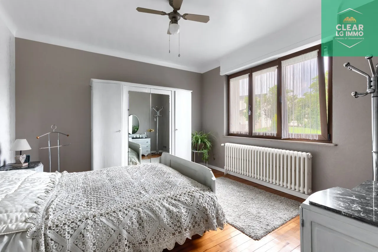 Maison 140 m² à Farébersviller avec terrasse, grands garages et jardin 