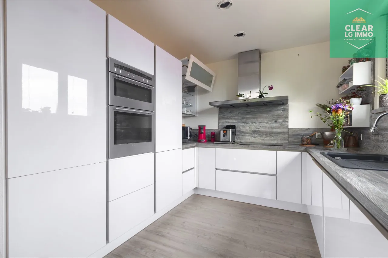 Maison 140 m² à Farébersviller avec terrasse, grands garages et jardin 