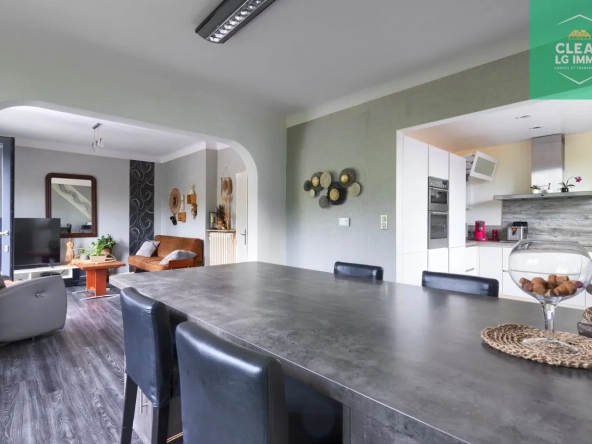 Maison 140 m² à Farébersviller avec terrasse, grands garages et jardin 