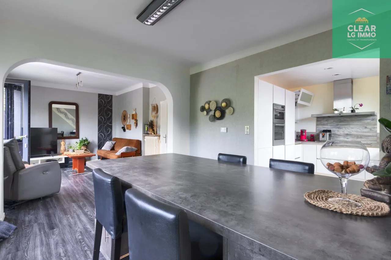 Maison 140 m² à Farébersviller avec terrasse, grands garages et jardin 