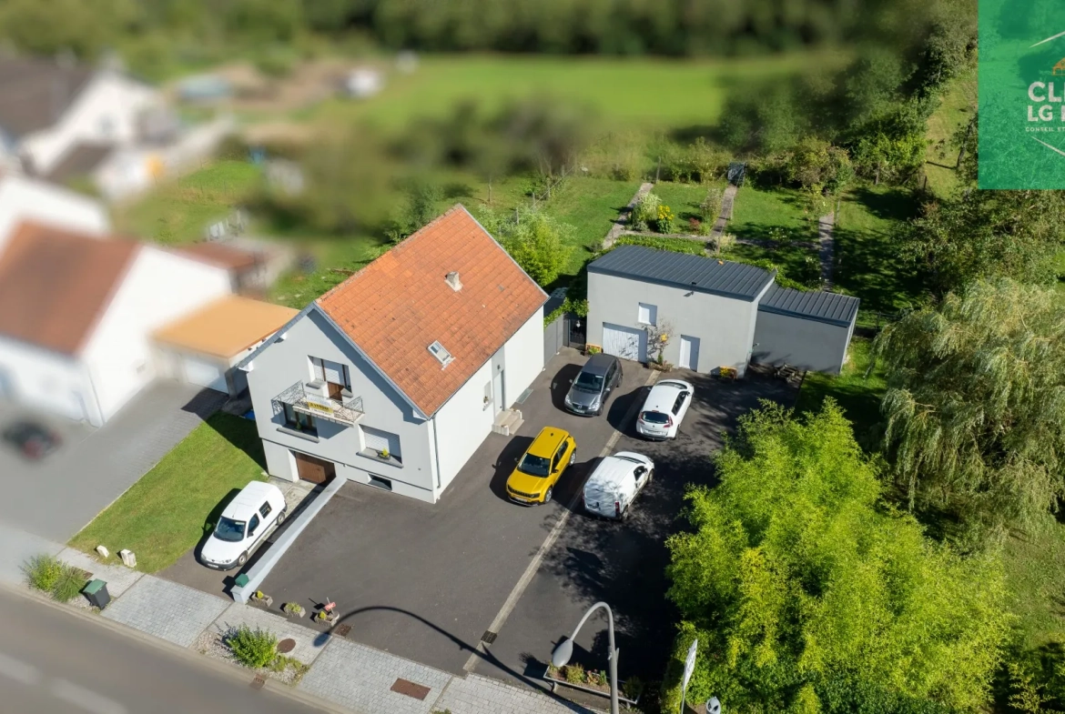 Maison 140 m² à Farébersviller avec terrasse, grands garages et jardin 