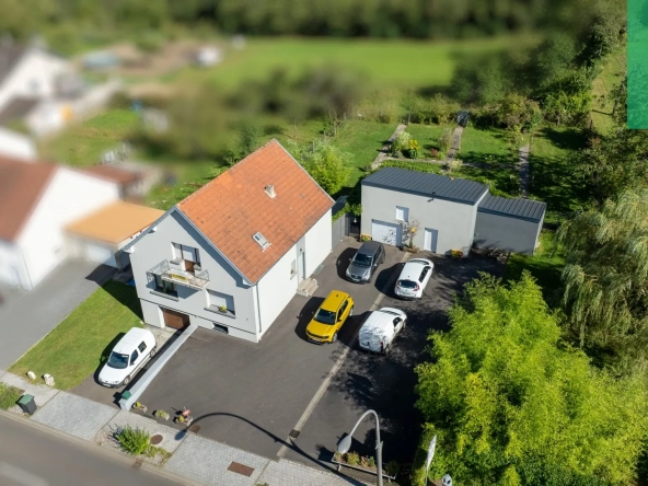 Maison 140 m² à Farébersviller avec terrasse, grands garages et jardin 
