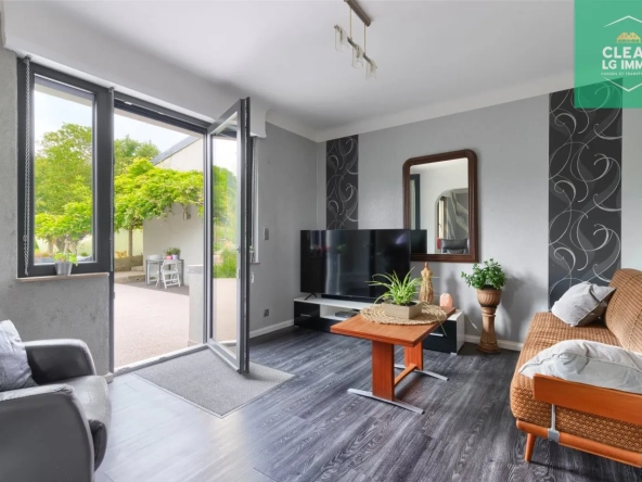 Maison 140 m² à Farébersviller avec terrasse, grands garages et jardin 