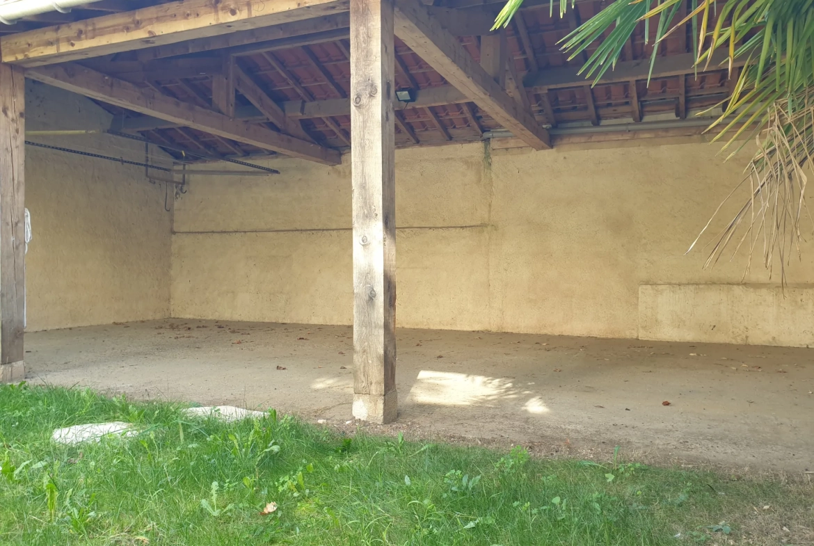 Maison de style classique avec 5 chambres et garage à Périgueux, quartier Hôpital 
