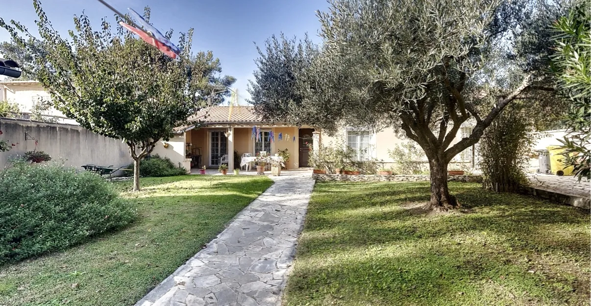 Maison de plain-pied avec dépendance et jardin à Avignon, proche centre 