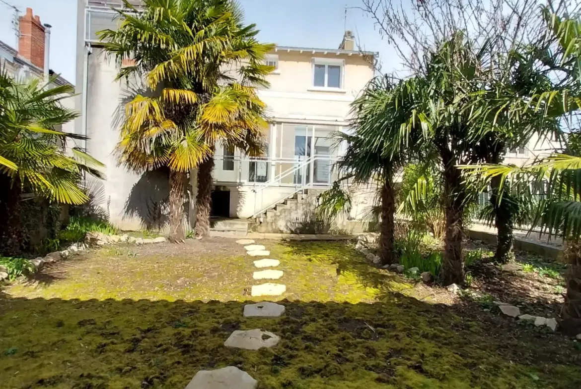 Maison de style classique avec 5 chambres et garage à Périgueux, quartier Hôpital 