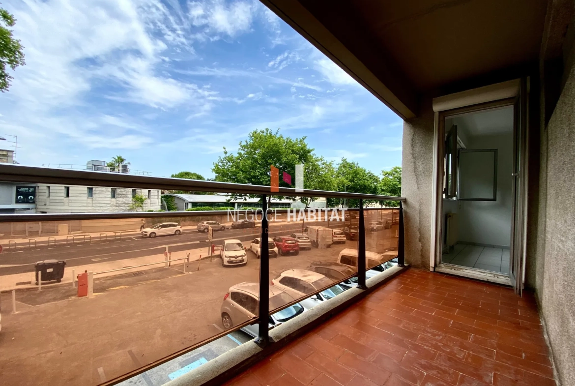 Appartement T1 avec terrasse et parking à Montpellier près du tramway 