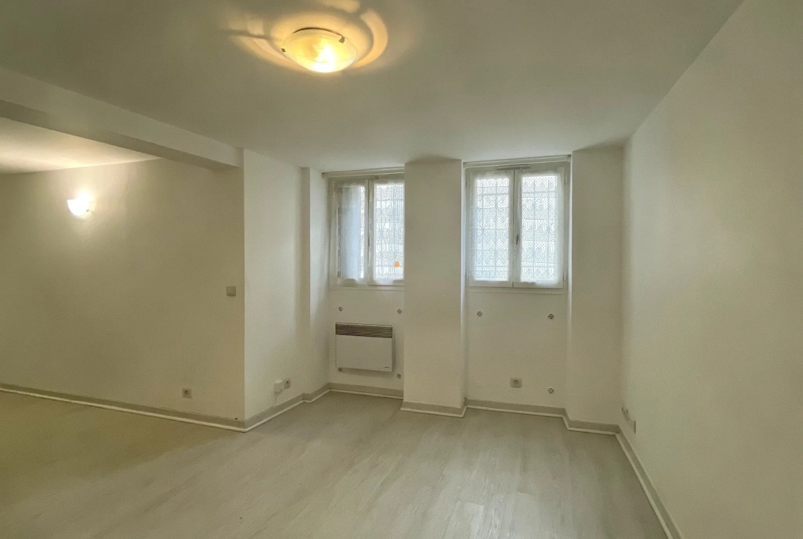 Studio rénové à Saint-Germain-en-Laye proche RER et commerces – idéal résidence ou investissement 