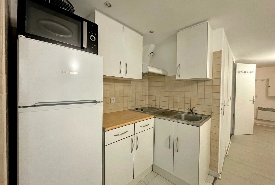 Studio rénové à Saint-Germain-en-Laye proche RER et commerces – idéal résidence ou investissement 