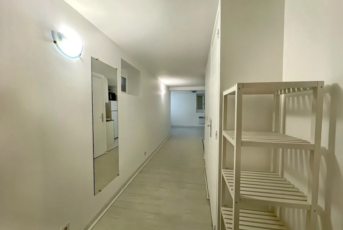 Studio rénové à Saint-Germain-en-Laye proche RER et commerces – idéal résidence ou investissement 