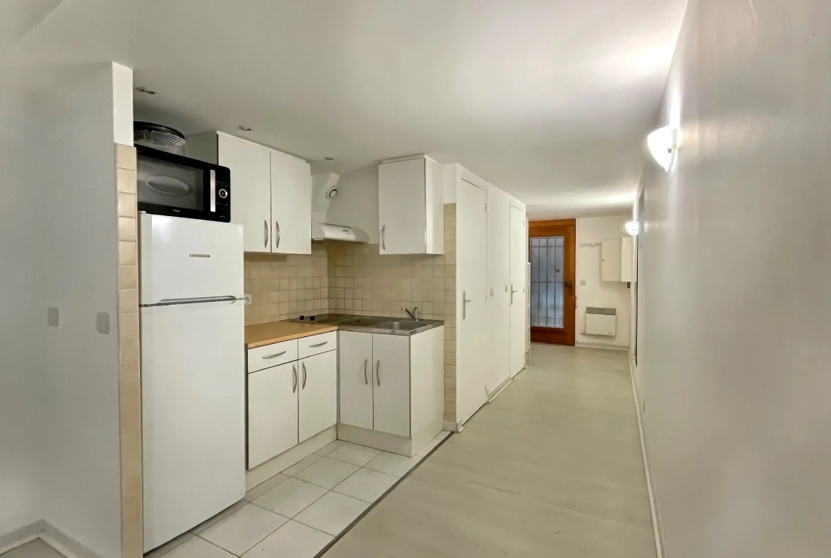 Studio rénové à Saint-Germain-en-Laye proche RER et commerces – idéal résidence ou investissement 