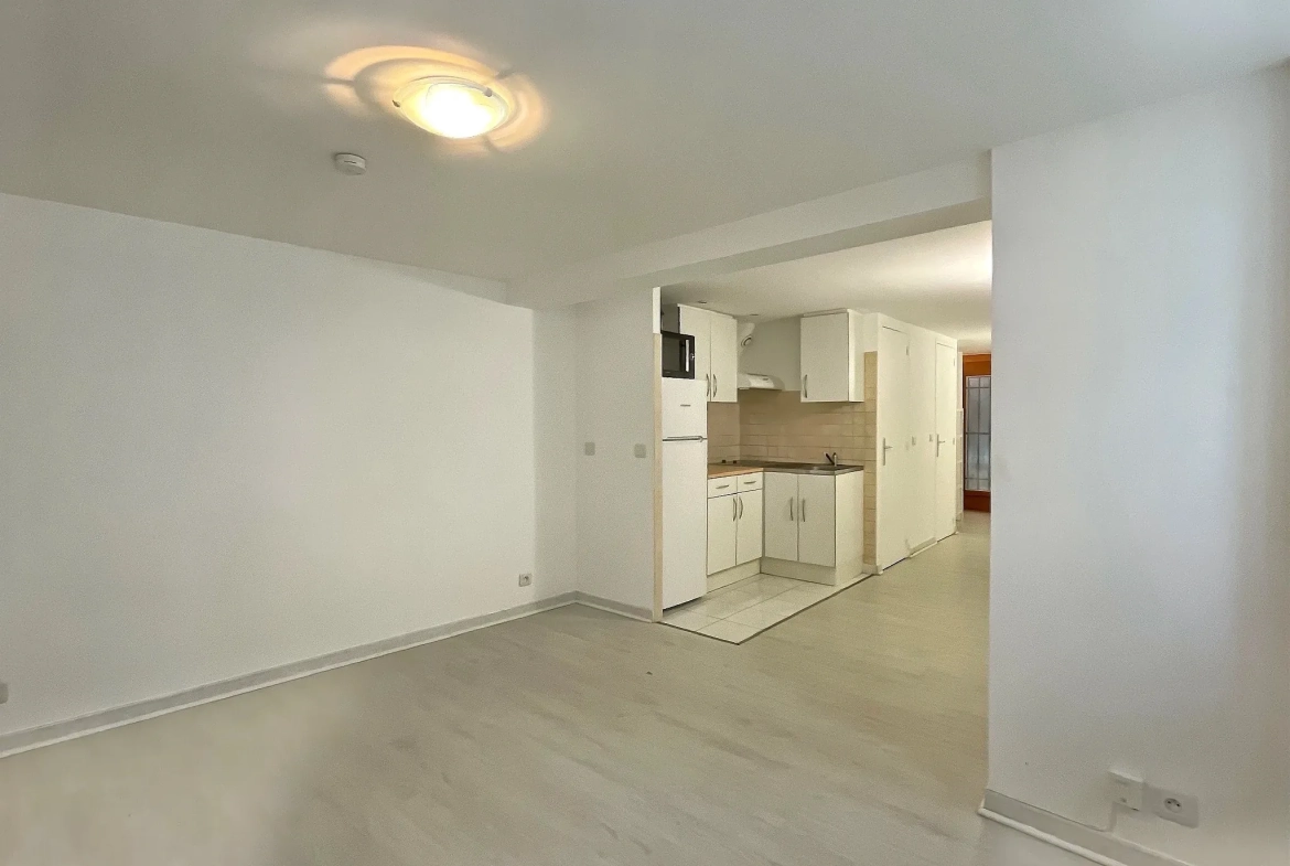 Studio rénové à Saint-Germain-en-Laye proche RER et commerces – idéal résidence ou investissement 