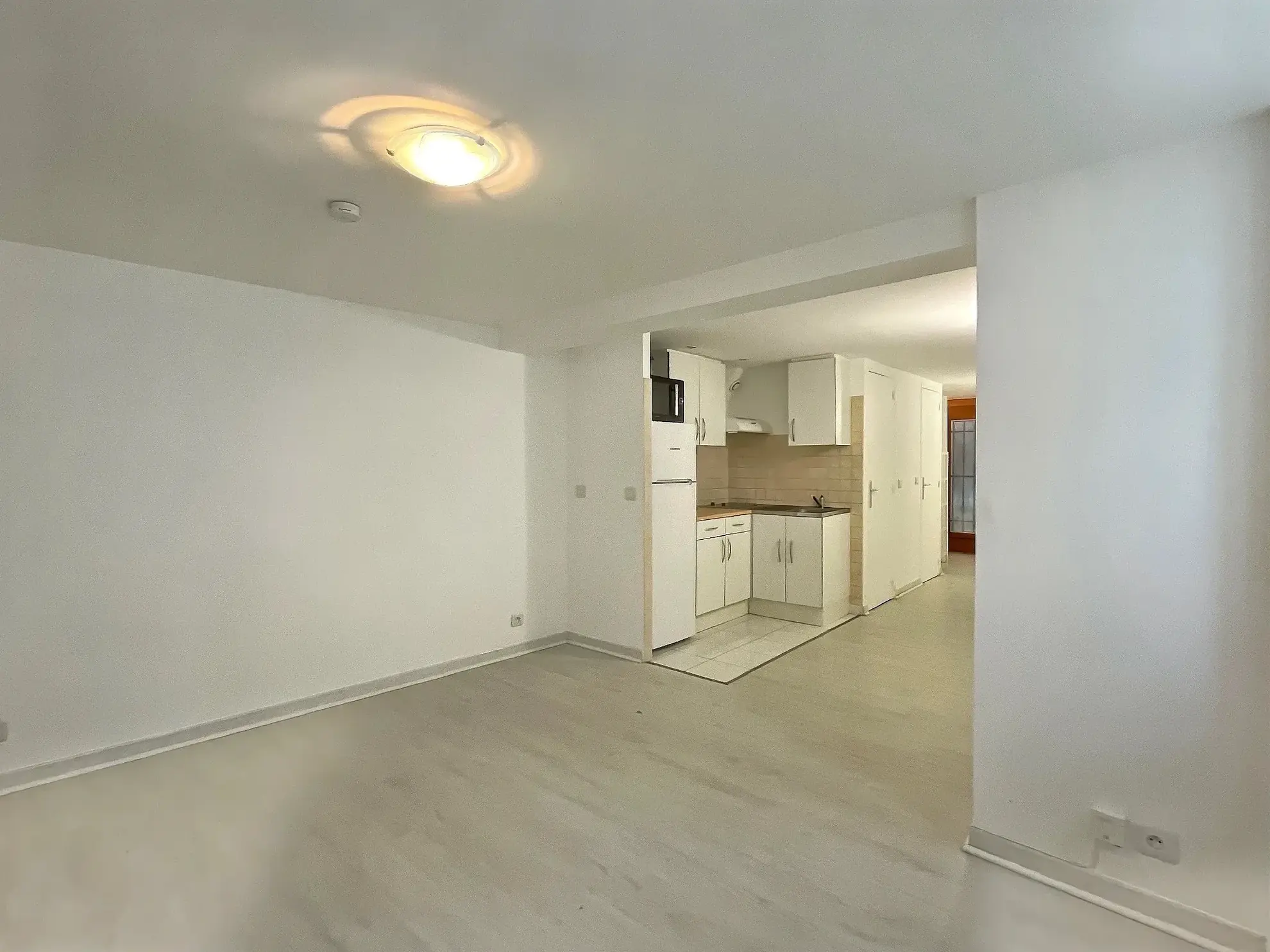 Studio rénové à Saint-Germain-en-Laye proche RER et commerces – idéal résidence ou investissement 