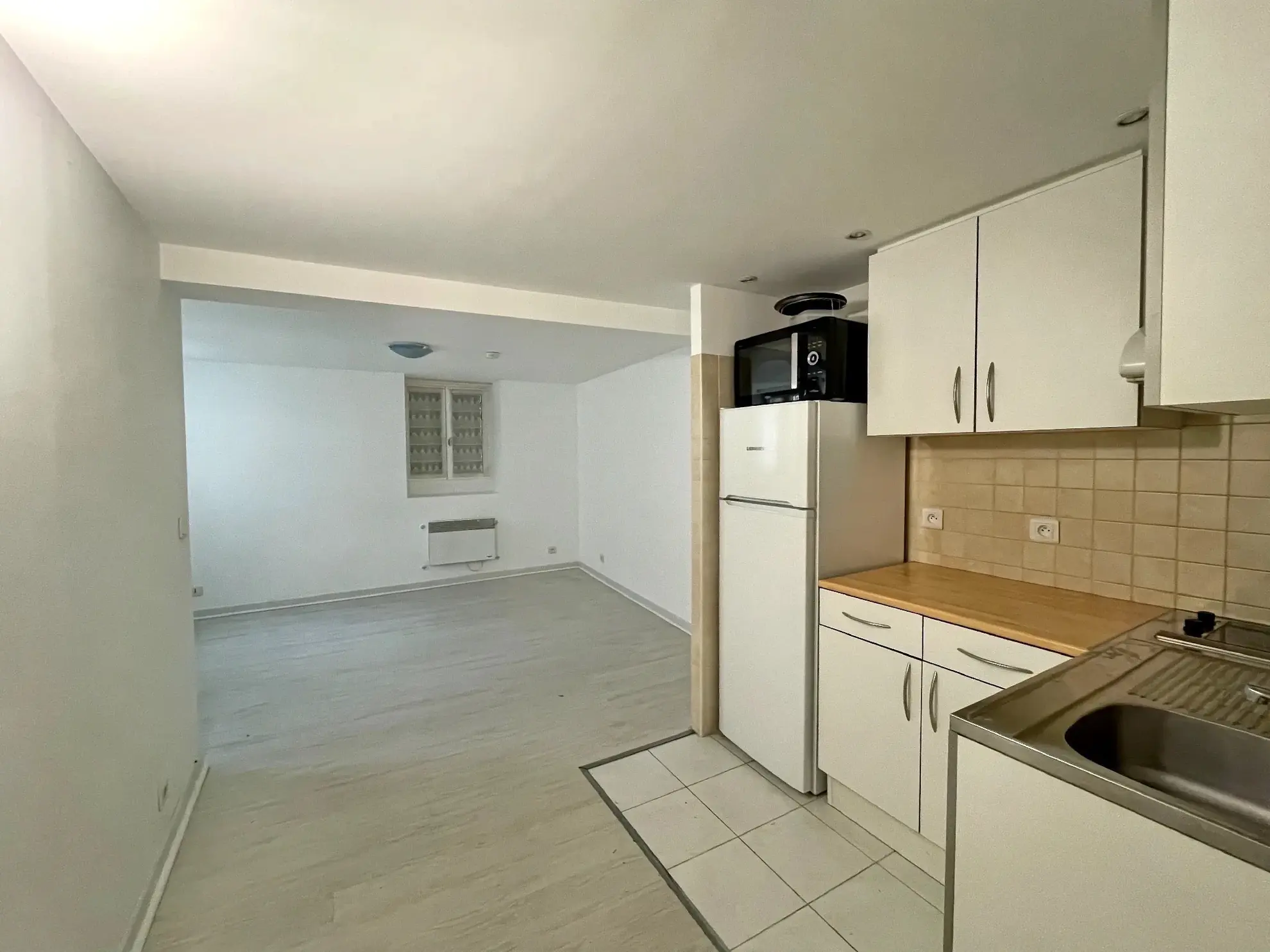 Studio rénové à Saint-Germain-en-Laye proche RER et commerces – idéal résidence ou investissement 