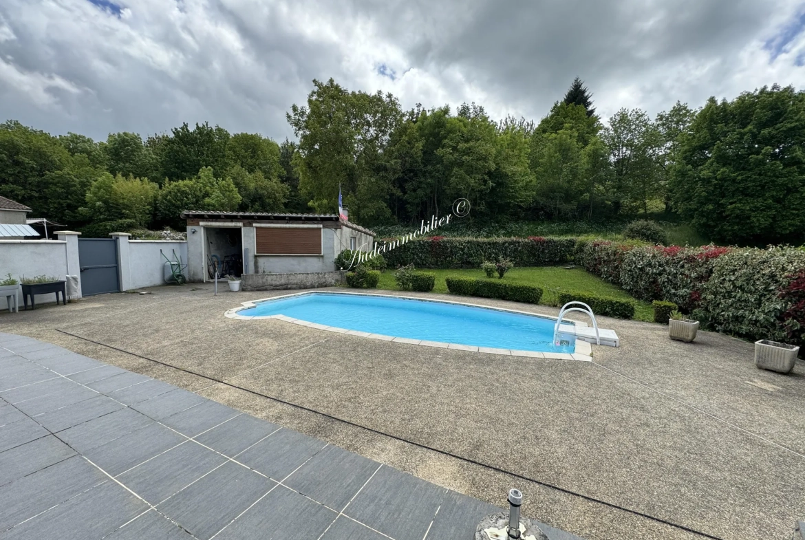 Maison individuelle avec piscine, jardin et garage dans les Corbières Vertes 