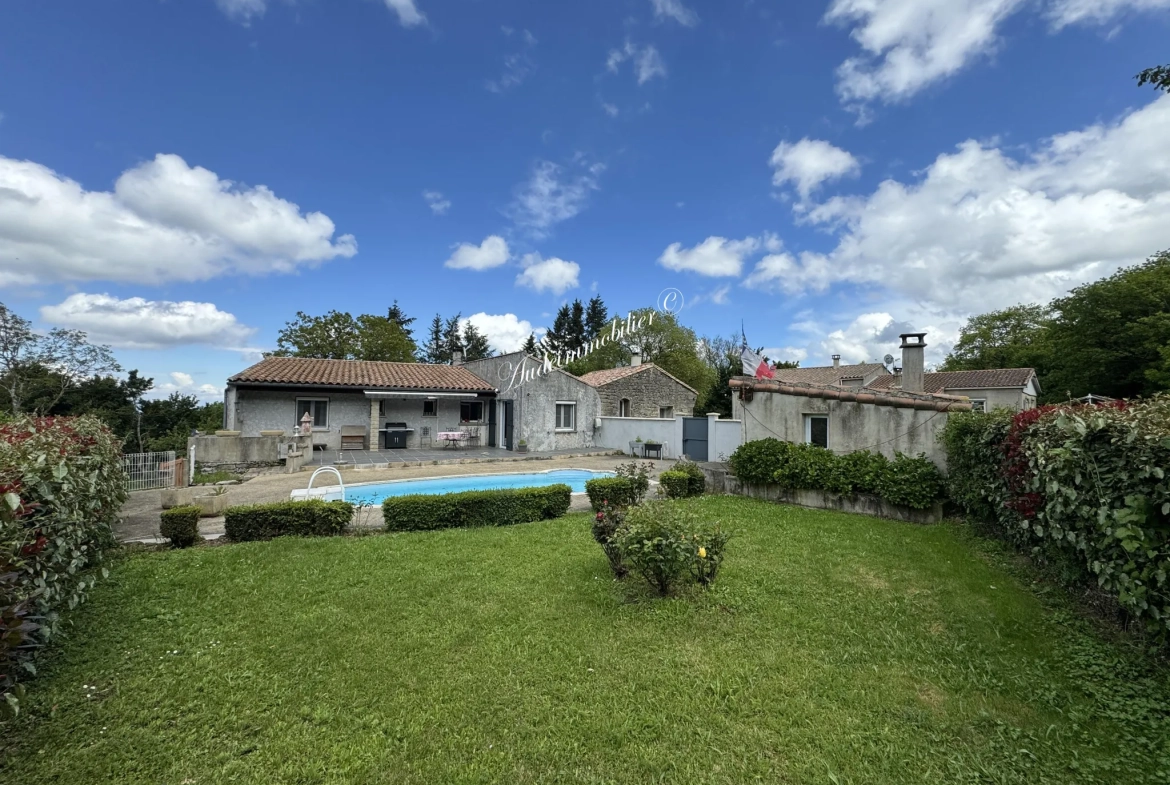 Maison individuelle avec piscine, jardin et garage dans les Corbières Vertes 