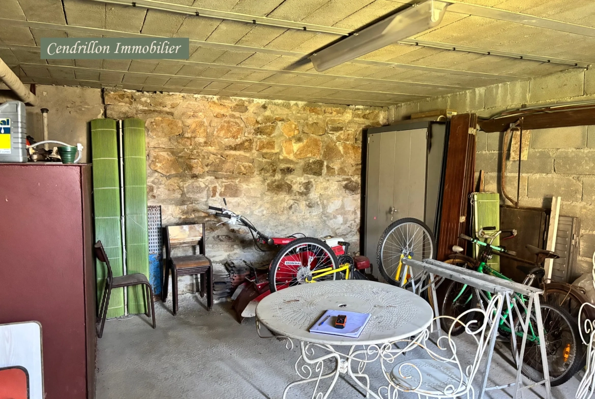 Charmant pavillon des années 70 avec terrasse en Creuse - 4 chambres, grand jardin et garage 