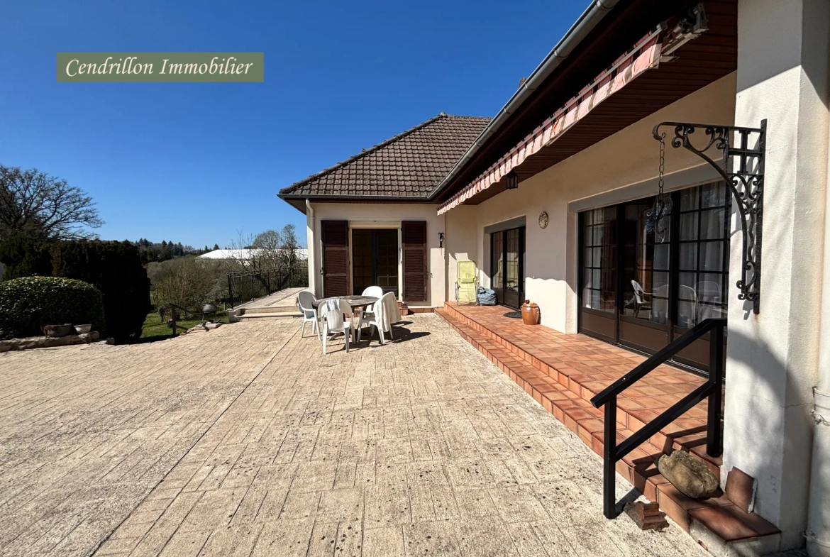 Charmant pavillon des années 70 avec terrasse en Creuse - 4 chambres, grand jardin et garage 