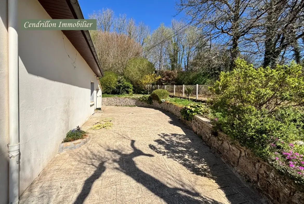 Charmant pavillon des années 70 avec terrasse en Creuse - 4 chambres, grand jardin et garage 