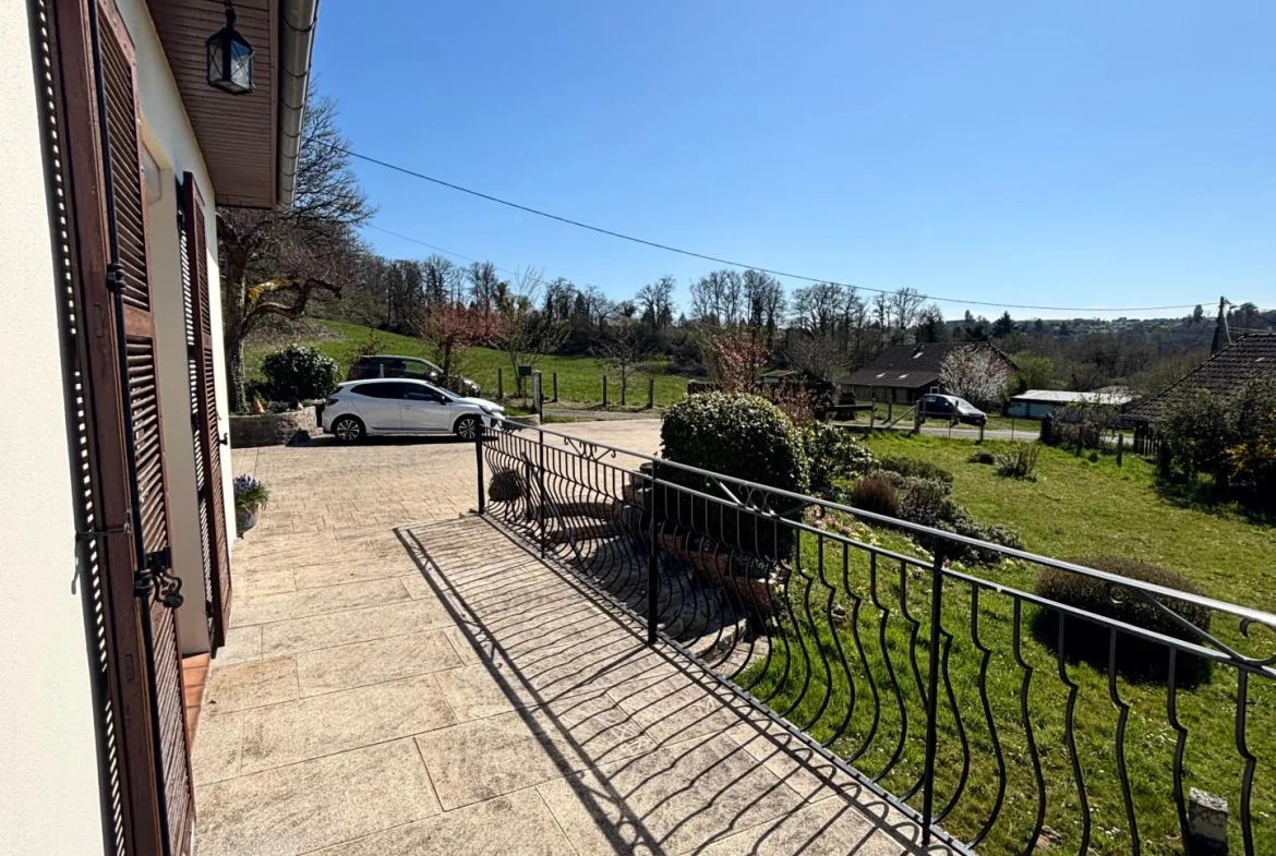 Charmant pavillon des années 70 avec terrasse en Creuse - 4 chambres, grand jardin et garage 