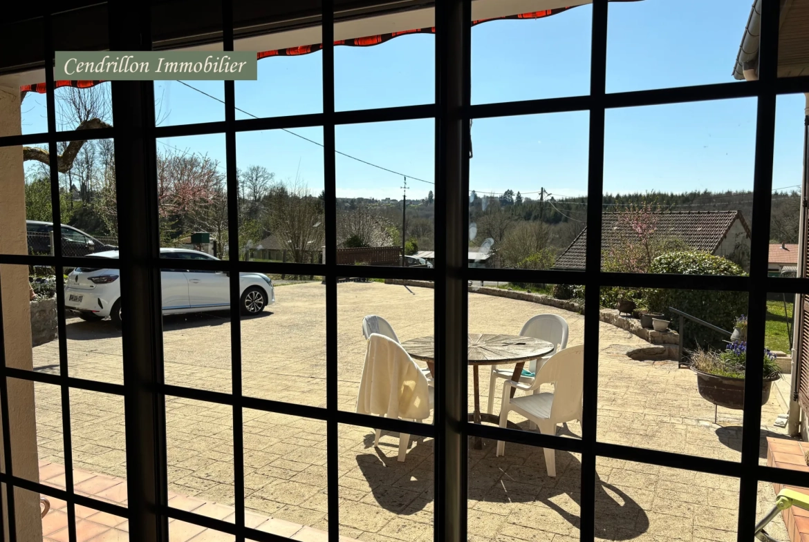 Charmant pavillon des années 70 avec terrasse en Creuse - 4 chambres, grand jardin et garage 
