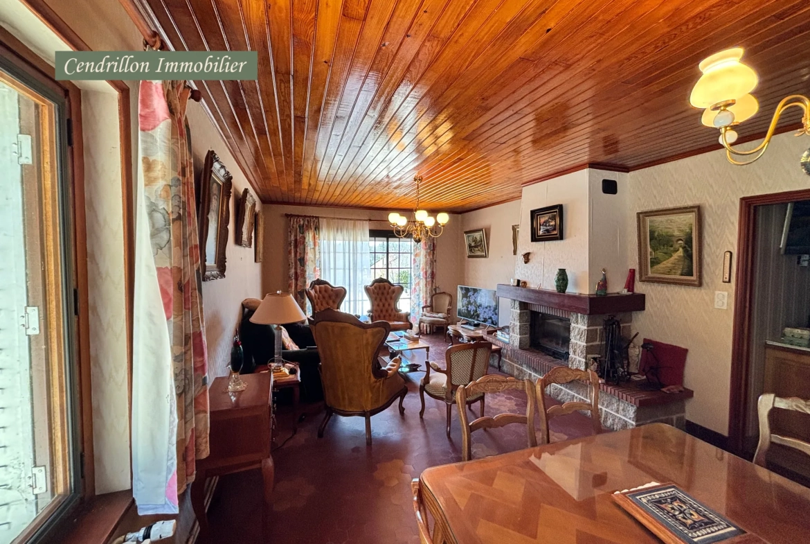 Charmant pavillon des années 70 avec terrasse en Creuse - 4 chambres, grand jardin et garage 