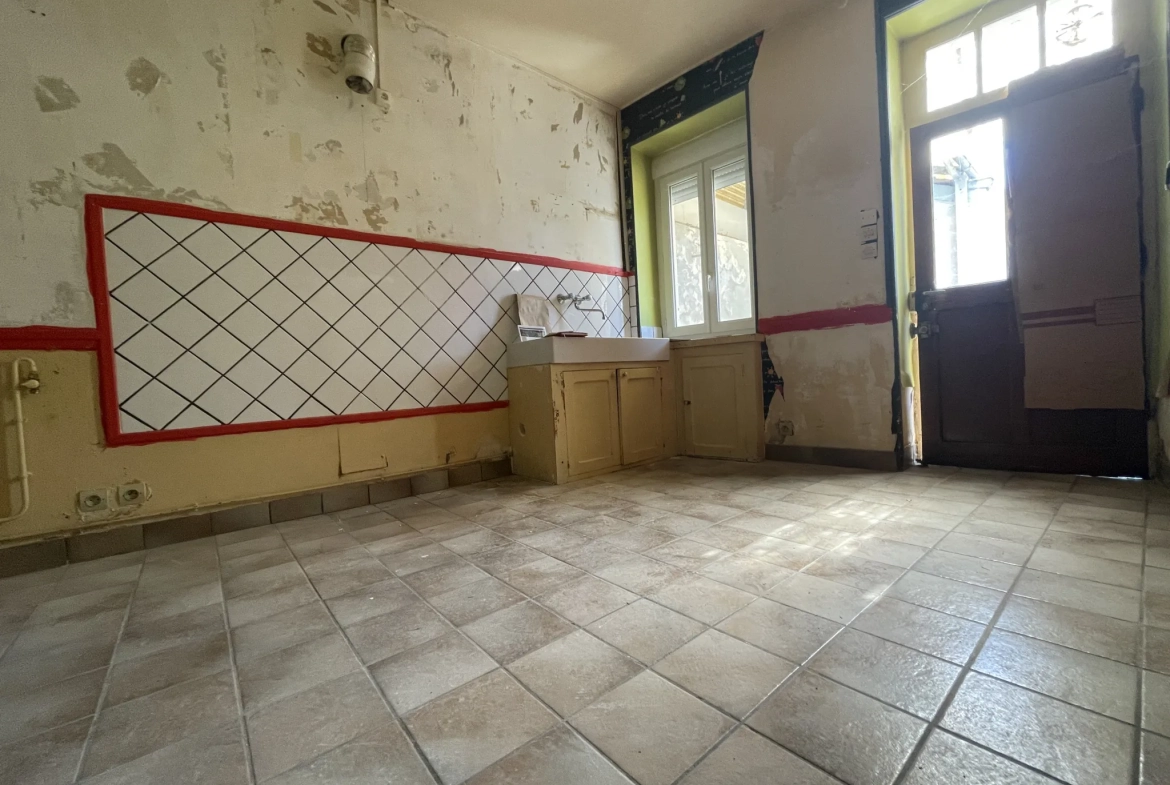 Maison de plain-pied à Prémery avec terrasse et dépendance – Idéalement située 