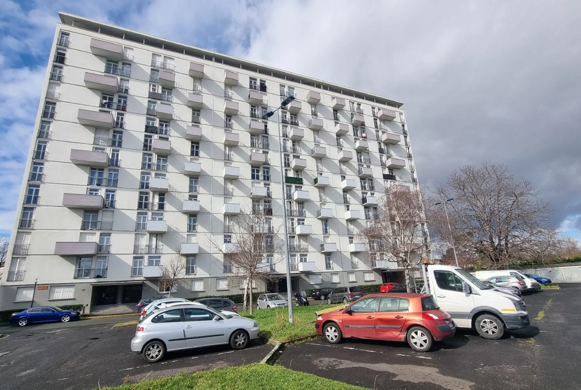 Appartement F4 à Clermont-Ferrand avec locataire en place - Investissement idéal 