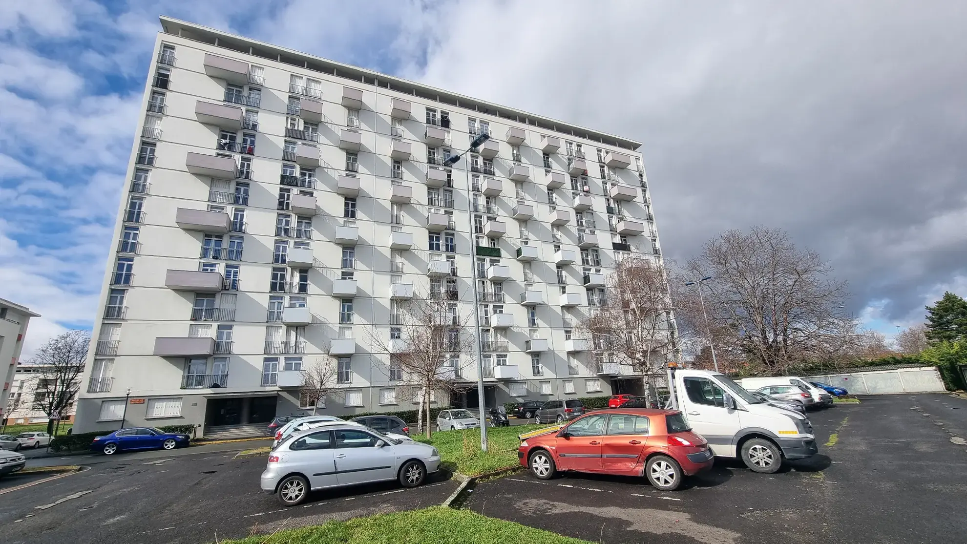 Appartement F4 à Clermont-Ferrand avec locataire en place - Investissement idéal 