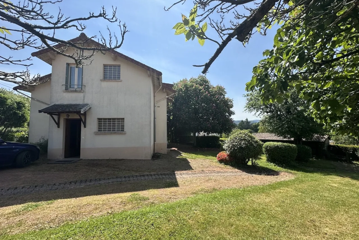 Belle maison familiale à Chauffailles avec grand terrain et dépendances 