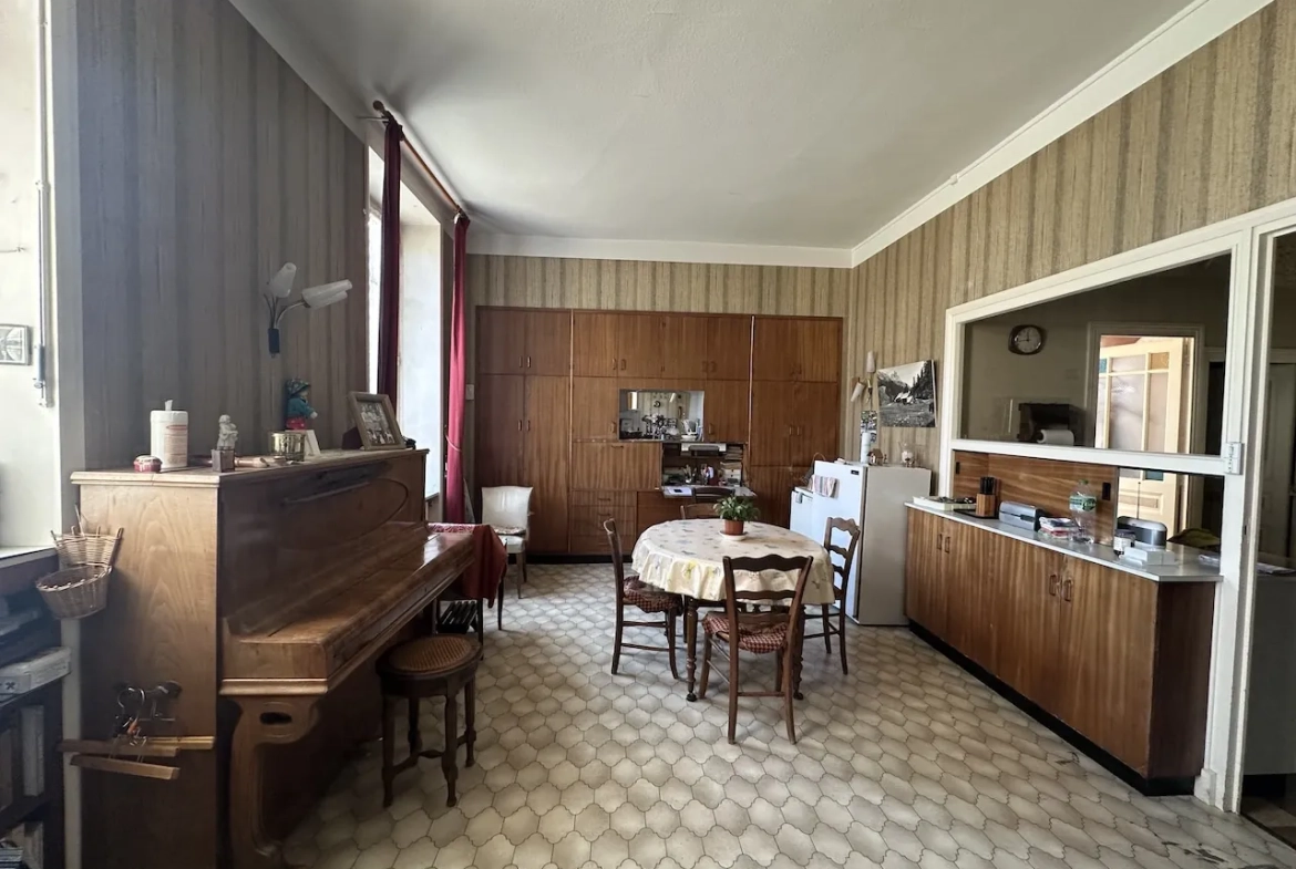Belle maison familiale à Chauffailles avec grand terrain et dépendances 