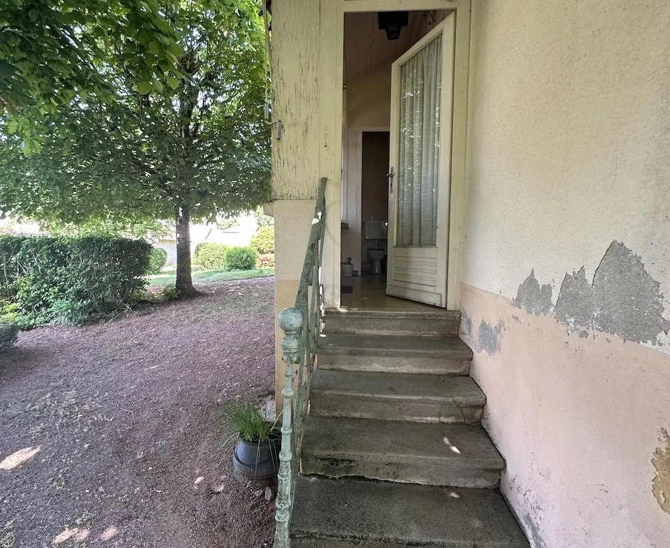 Belle maison familiale à Chauffailles avec grand terrain et dépendances 