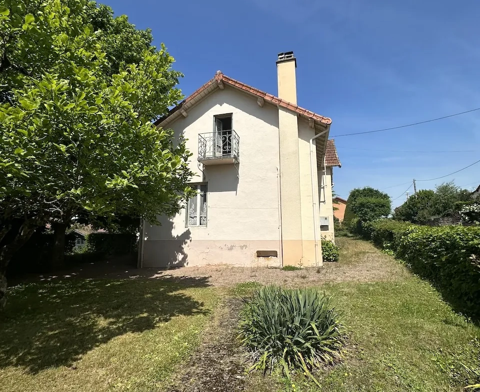 Belle maison familiale à Chauffailles avec grand terrain et dépendances 