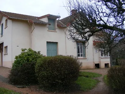 Belle maison familiale à Chauffailles avec grand terrain et dépendances 