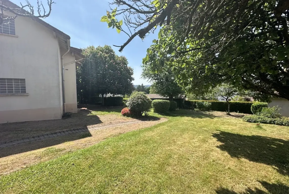 Belle maison familiale à Chauffailles avec grand terrain et dépendances 