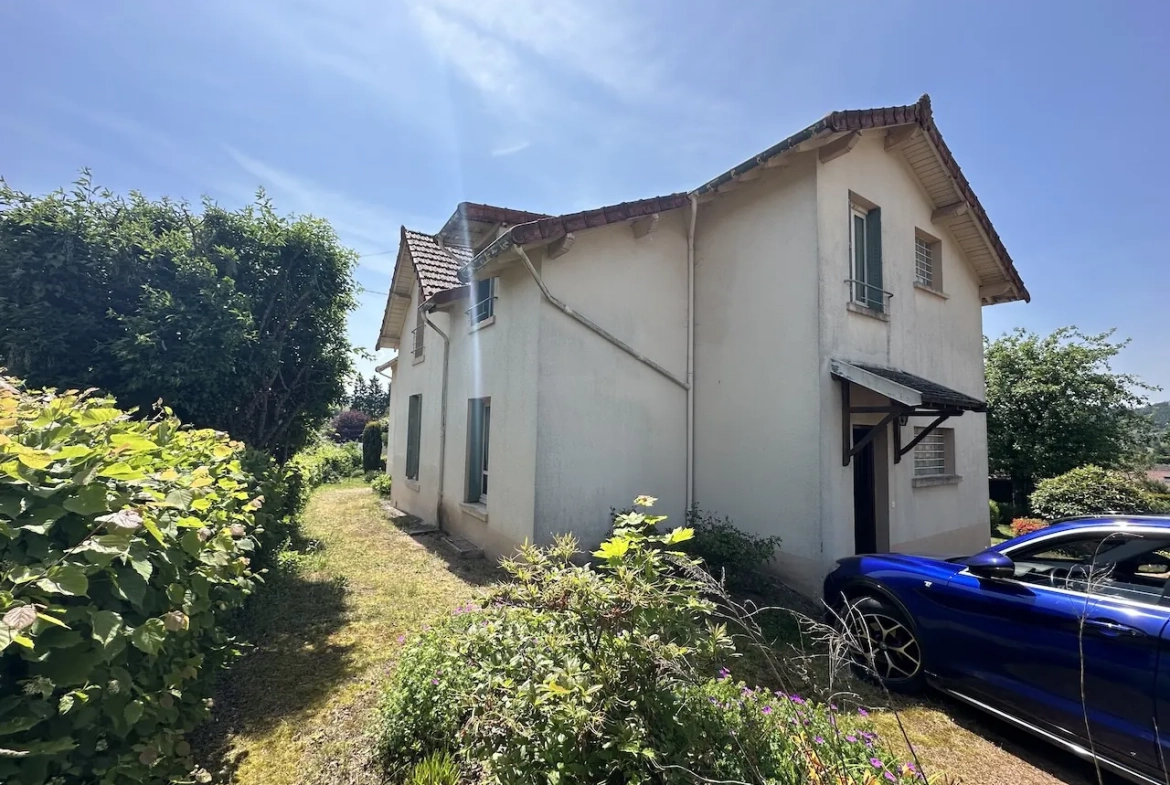 Belle maison familiale à Chauffailles avec grand terrain et dépendances 